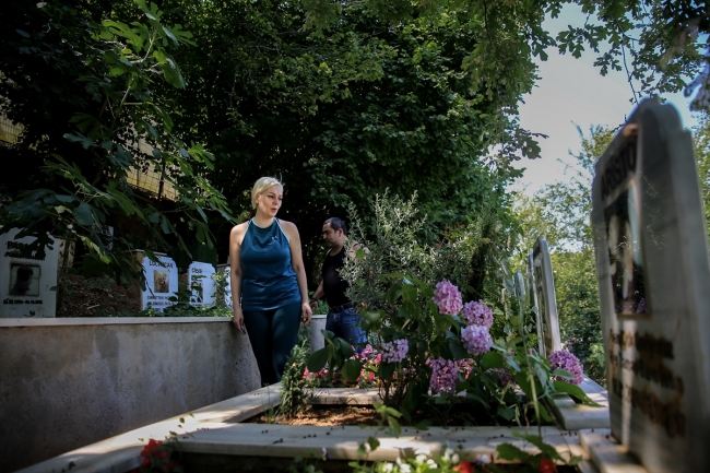 Hayvanseverler evcil hayvan mezarlığında kaybettikleri dostlarını ziyaret edebiliyor